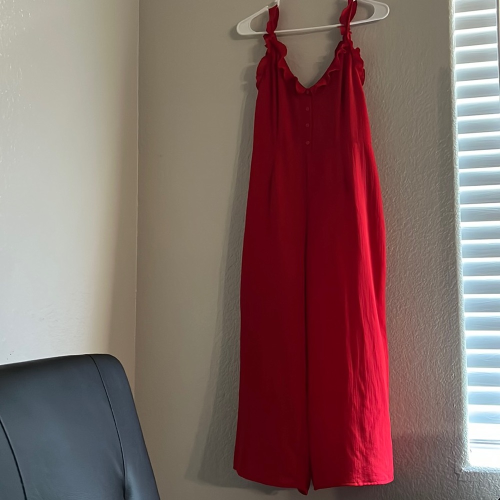 It’s a size 8 in a color red and a jumpsuit.